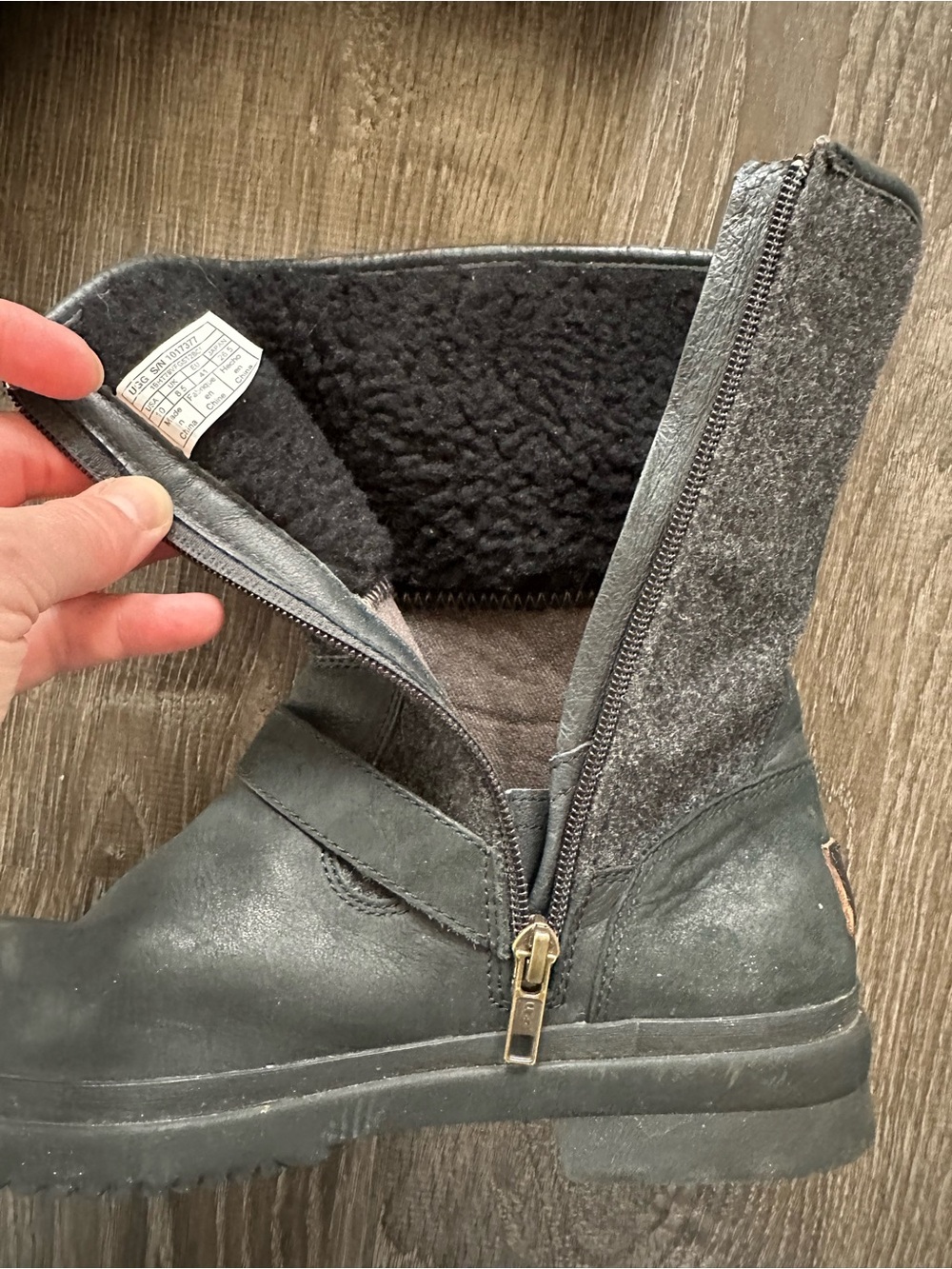UGG Robbie Boots - Picture 8 of 9